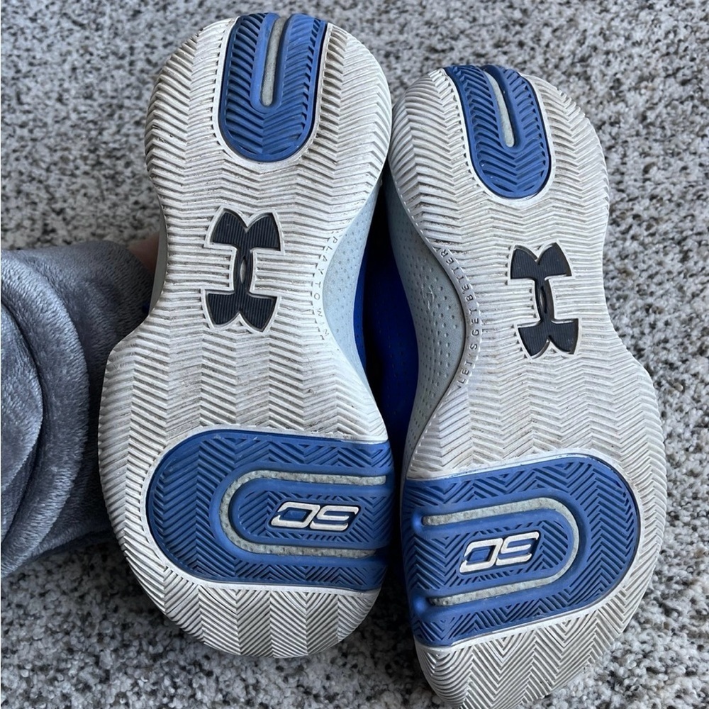 Boys Under Armour shoes - Picture 9 of 11
